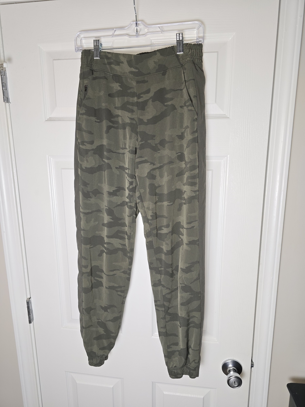 Athleta Women's Olive Green Camo Joggers Size 4